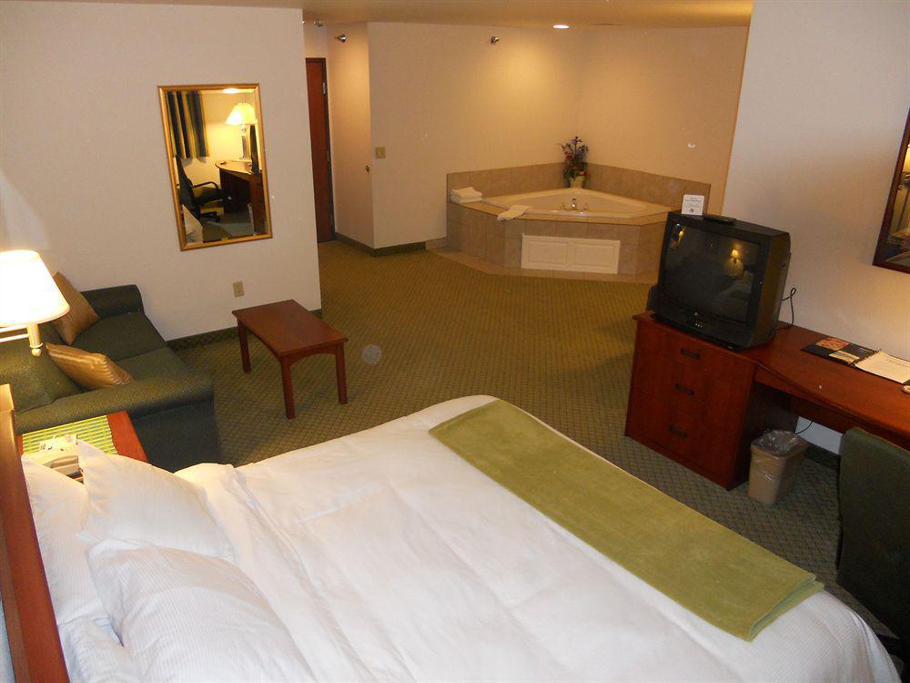 Crossings By Grandstay Inn & Suites Becker Ngoại thất bức ảnh